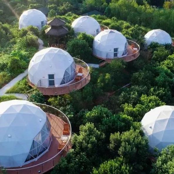 Living-in-a-transparent-dome-tent-hotel-will-you-be-afraid-of-insecuri